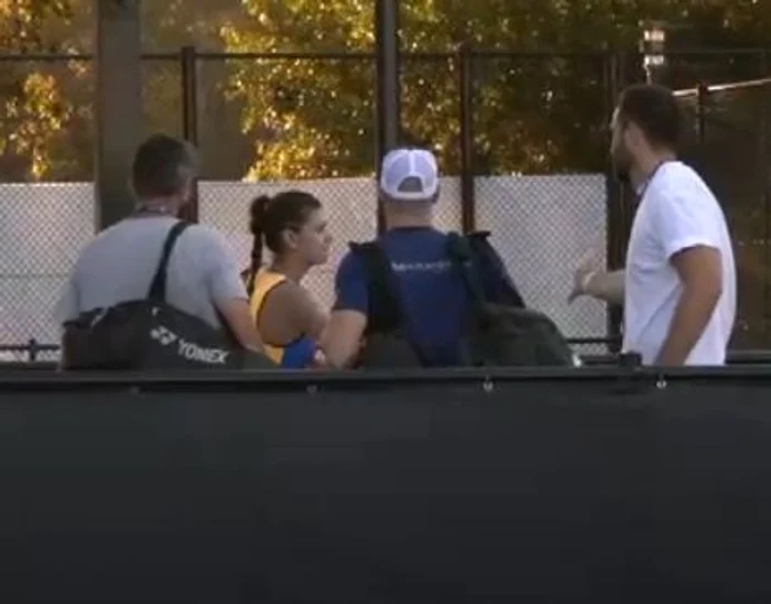 Ion Ion Țiriac a așteptat-o pe Sorana Cîrstea alături de membrii echipei (Captură Digi Sport)