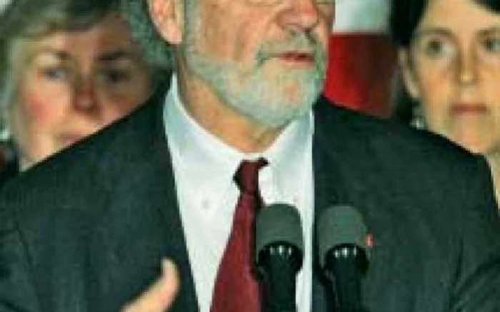 Jon Corzine anunţă falimentul MF Global Holdings