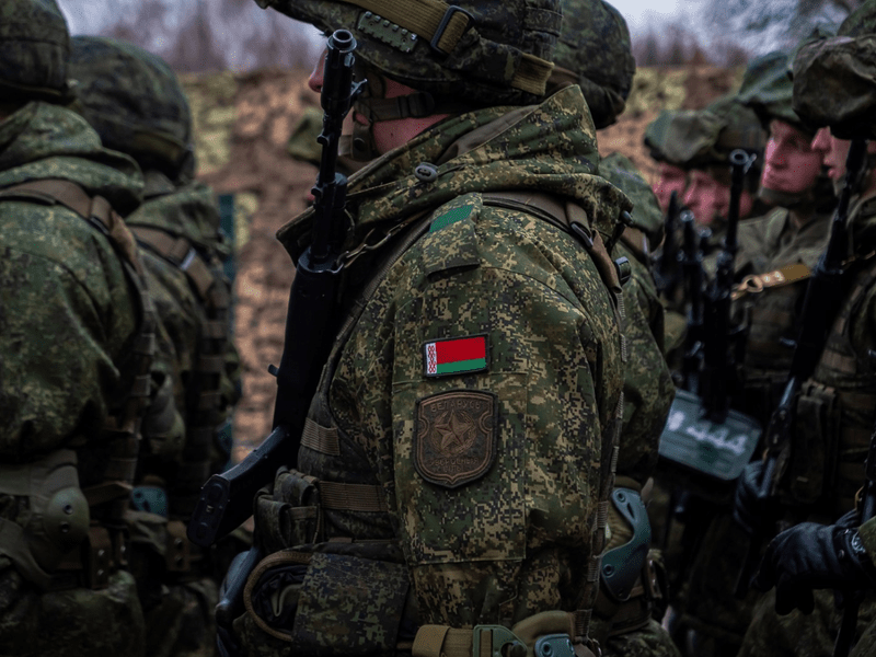 Rusia trimite armament greu în Belarus: Autoritățile de la Minsk organizează exerciții de evacuare