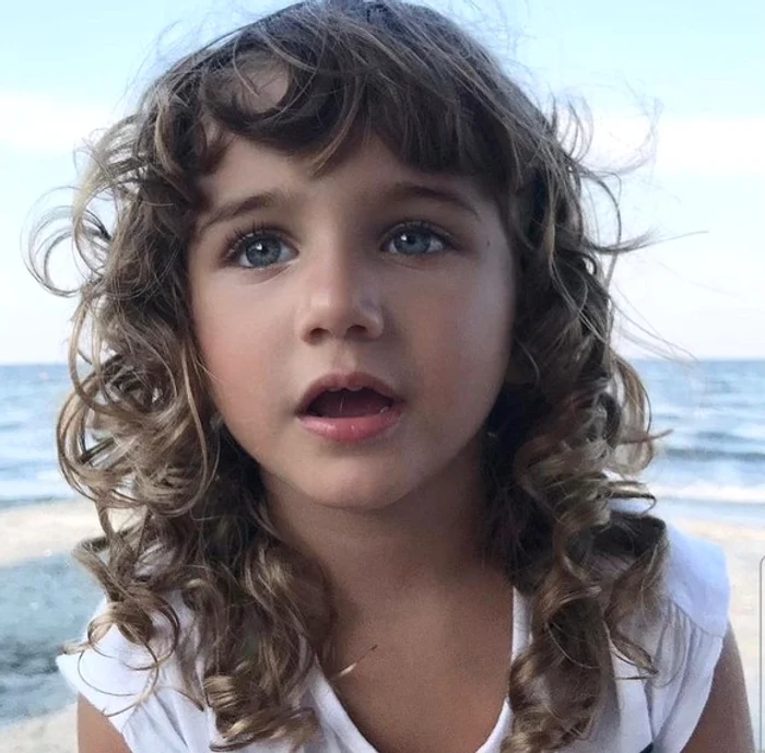 
    Micuța Anastasia a moștenit ochii bunicului eifoto: Instagram / Elena Băsescu  