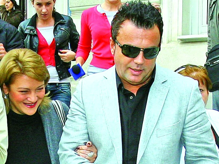 A divorţat  după 15 ani de  viaţă dublă!
