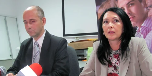 Steluţa Racolţa, alături de directorul AJOFM Sălaj, Romeo Sârca