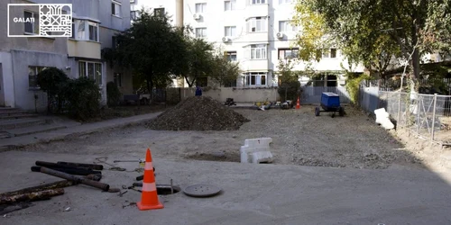 Refacerea trotuarelor şi parcărilor din IC Frimu a început deja FOTO PMG