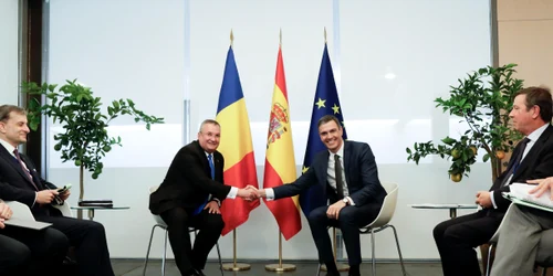 Întâmpinarea oficială a premierului Nicolae Ciucă de președintele guvernului Regatului Spaniei, Pedro Sanchez Perez-Castejon, în timpul primei ședințe comune a guvernelor României și Regatului Spaniei, la Castellon de la Plana din Spania. FOTO Inquam