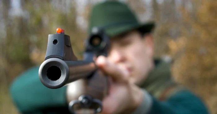 Poliţiştii au aplicat amenzi dure atât fostului proprietar de arme, dar şi actualului deţinător al acestora