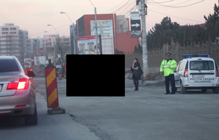 
    Şoferiţa nu înţelege cum a putut să aibă un asemenea ghinionFoto: Mihai Ionescu  