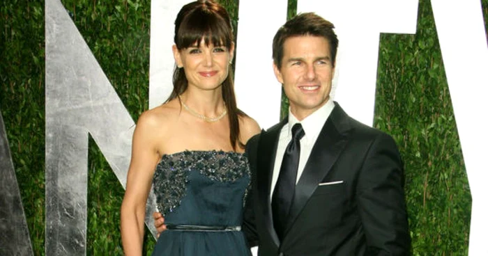 
		    Tom Cruise si Katie Holmes		