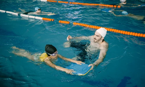 Lectie de inot Sursa Freepik com jpg