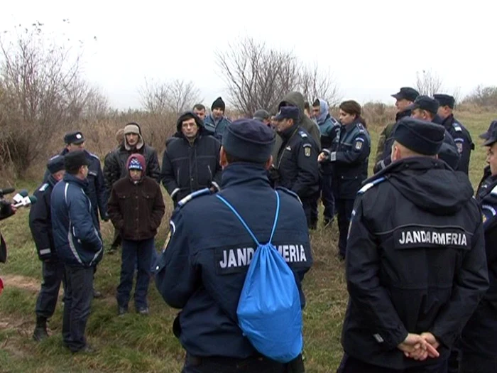 Poliţiştii au reluat astăzi căutările FOTO Corina Macavei