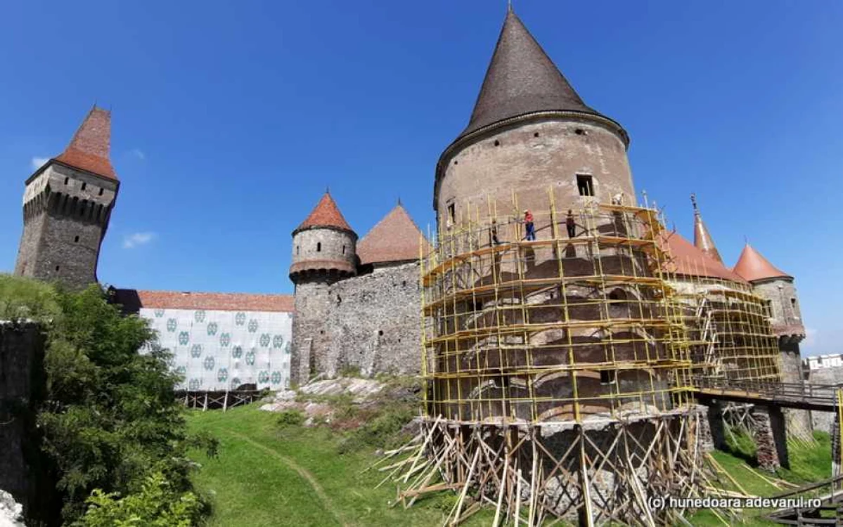 turnul ne boisa castelul corvinilor