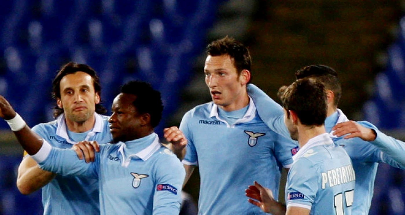 Kozak (centru) a marcat opt goluri în 10 meciuri în acest sezon de Liga Europa. FOTO: www.skysports.com