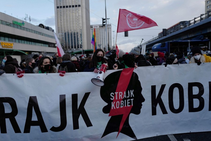 Polonia: Proteste împotriva legii anti-avort după decesul unei femei însărcinate