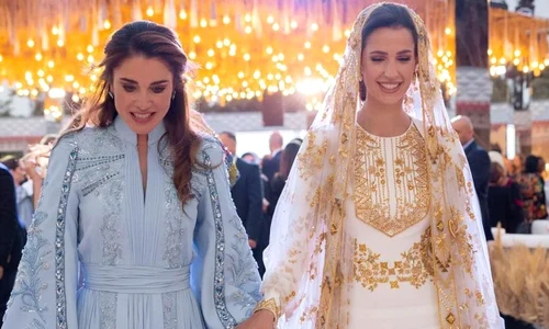 Regina Rania și nora Rajwa Al Saif la petrecerea Henna, Instagram (2) (1) jpg
