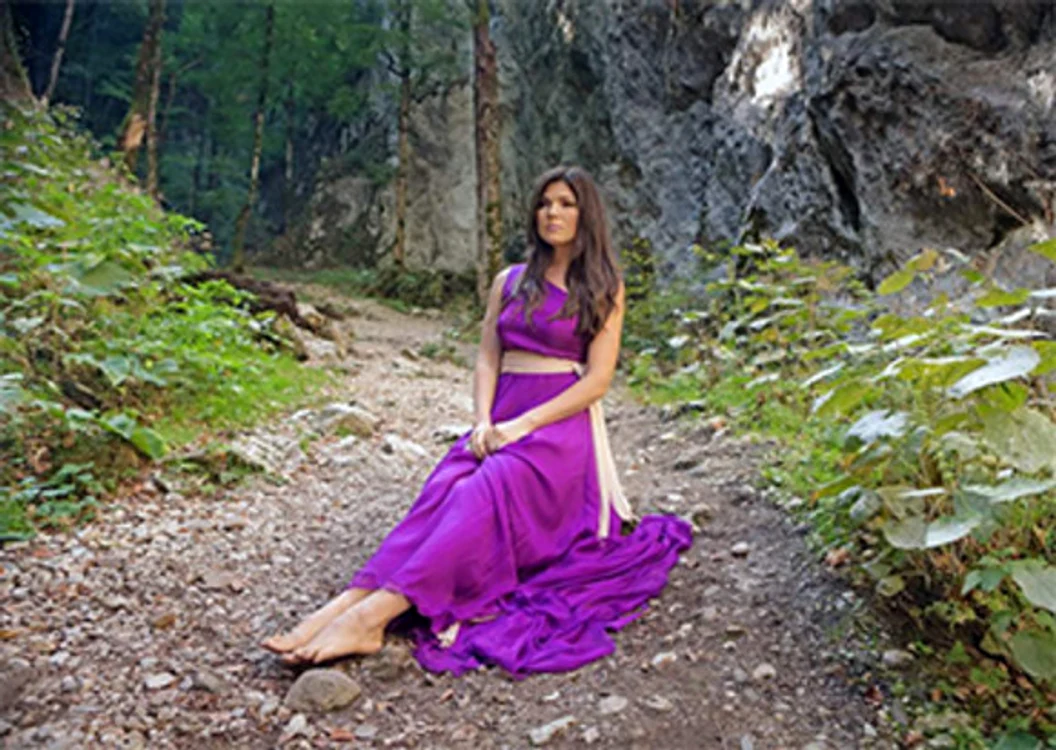 Paula Seling