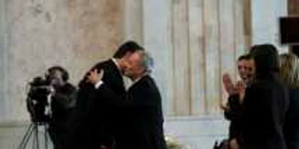 Nicolae Timofti a fost felicitat de președintele interimar Marian Lupu. Foto de Tudor Iovu
