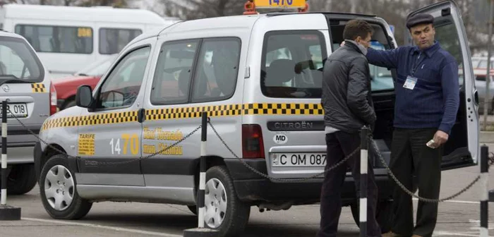 Taximetriştii stabilesc zilnic tarifele, în funcţie de client, zonă, chiar şi oră.