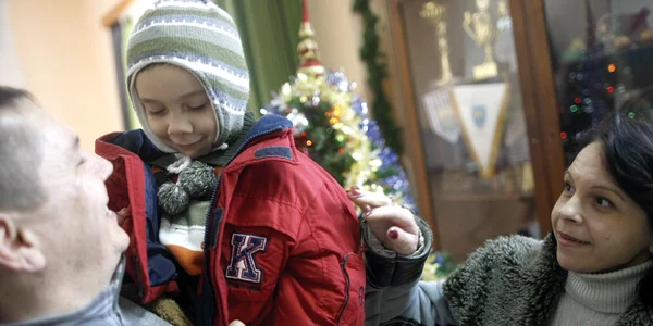 Deţinuţii s-au bucurat să îşi vadă copiii şi soţiile în preajma sărbătorilor
