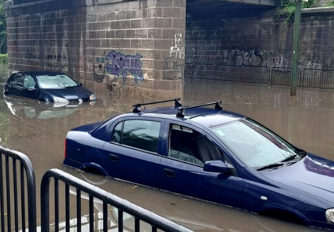 Ploiele au afectat multe clădiri din Timișoara / foto: FB/Gabriel Bilc