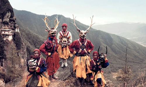 Dansatori mascaţi, tribul Paro, Buthan jpeg