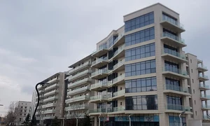 Riviera Residence, cu 6 etaje, este practic lipită de cea a complexului de lux Caelia, ambele fiind construite pe plaja din Mamaia jpeg