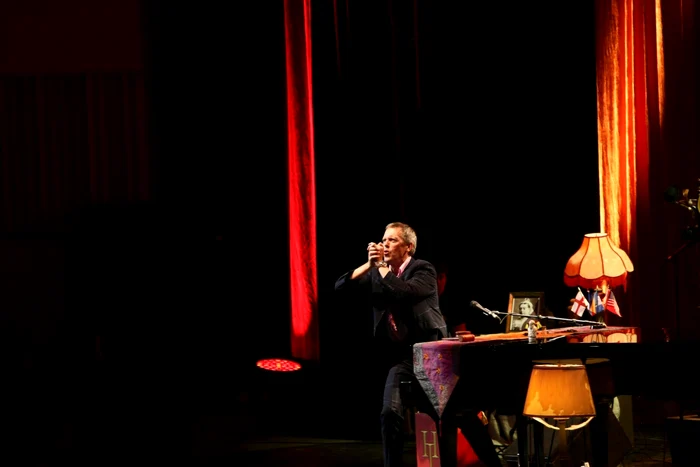 Hugh Laurie le-a oferit românilor mai mult decât muzică FOTO Dorin Constanda