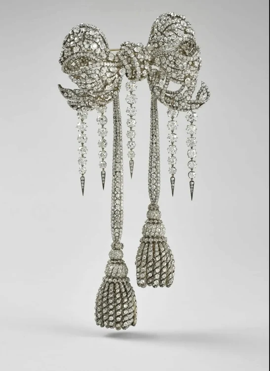 Ornamentul de curea al împărătesei Eugenie FOTO GrandPalaisRmn / Musée du Louvre-Vanity Fair