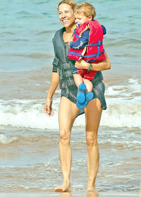 Maui, Hawaii Sheryl Crow, cântăreaţă, 50 de ani