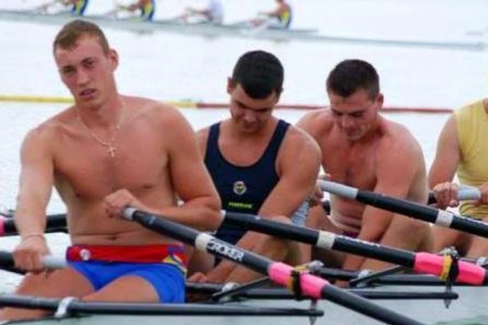 
    Iulian Arba, primul din stânga  