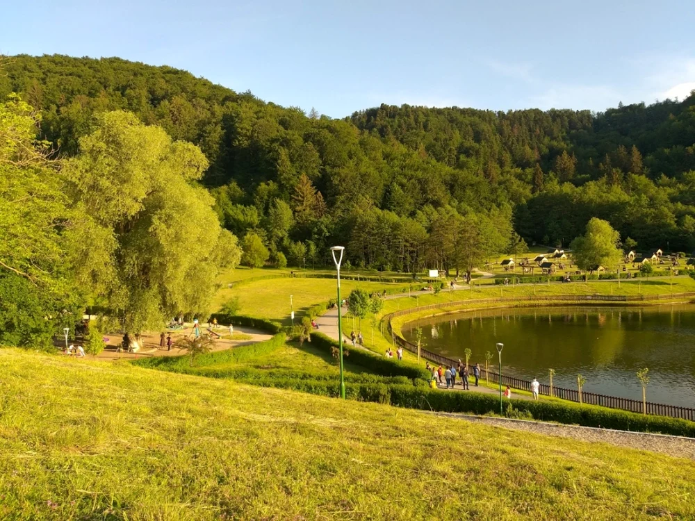 Braşovenii fug de turişti în Noua FOTO Ioan Buciumar