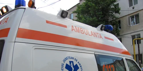 Poliţistul a fost transportat de urgenţă la spital pentru îngrijiri Foto: Arhivă Adevărul