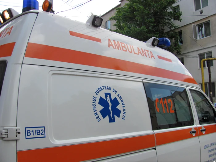 Poliţistul a fost transportat de urgenţă la spital pentru îngrijiri Foto: Arhivă Adevărul