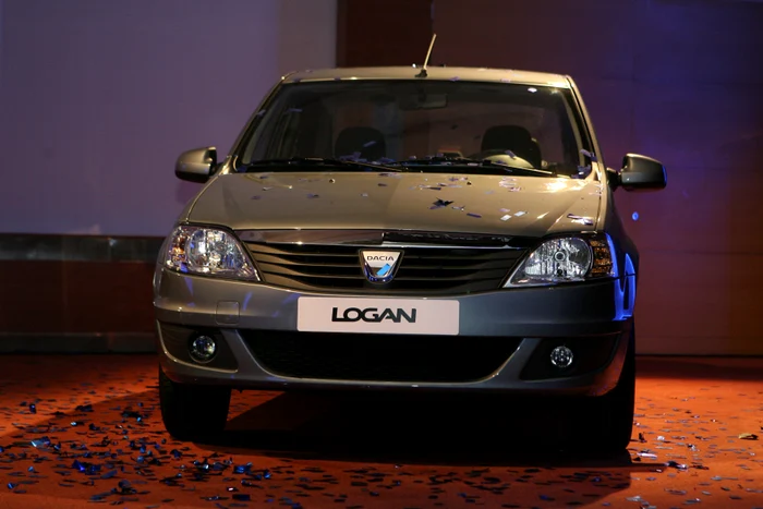 
    Dacia Logan a fost aleasă "Maşina anului 2013" în România (foto: arhivă)  