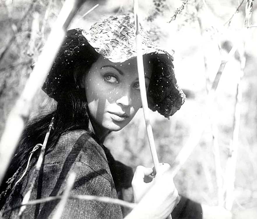 1976  Julieta  Szönyi,  în rolul  frumoasei  Adnana jpeg