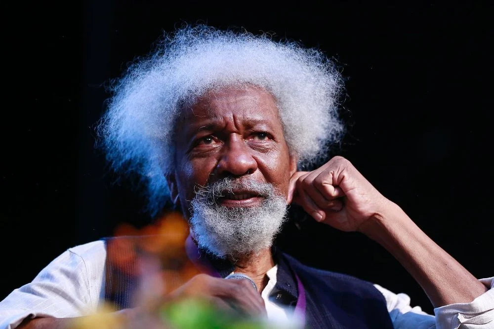 Laureatul Premiului Nobel Wole Soyinka, despre experiența de coșmar trăită pe Aeroportul Otopeni: „Răpit, jefuit și abandonat”