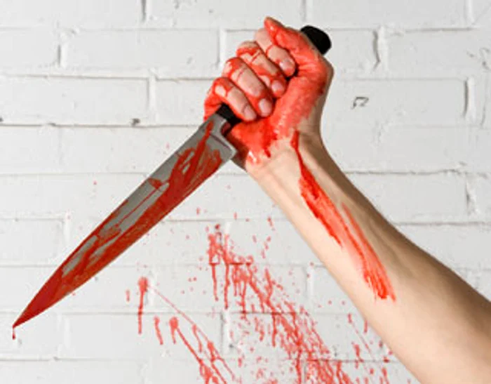 Fostul soț i-a băgat femeii cuțitul în torace și abdomen