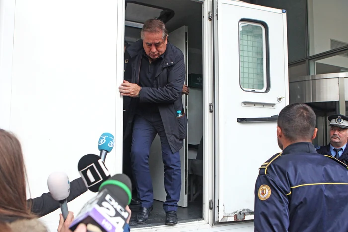 Miliardarul Ioan Niculae a fost adus cu duba