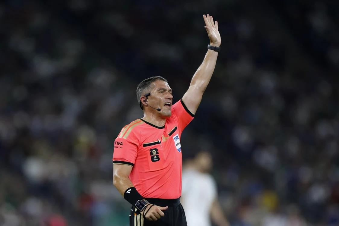 Istvan Kovacs este socotit unul dintre cei mai valoroși arbitri de fotbal din lume (Foto: EPAImages)