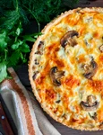 Tarta de pui cu ciuperci Sursa foto shutterstock 1286064280 jpg