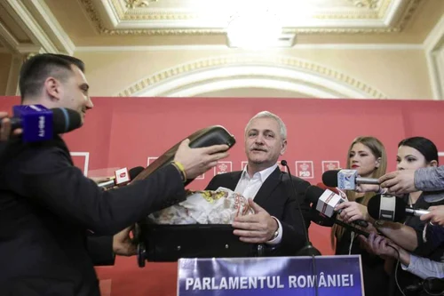 Liviu Dragnea valiza FOTO Inquam Photos / Octav Ganea