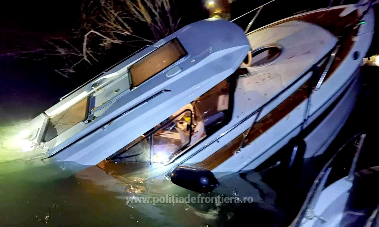 Barca a început să se scufunde FOTO: Poliția de Frontieră
