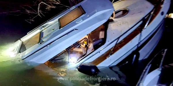 Barca scufundata Chilia FOTO Politia de Frontiera jpg