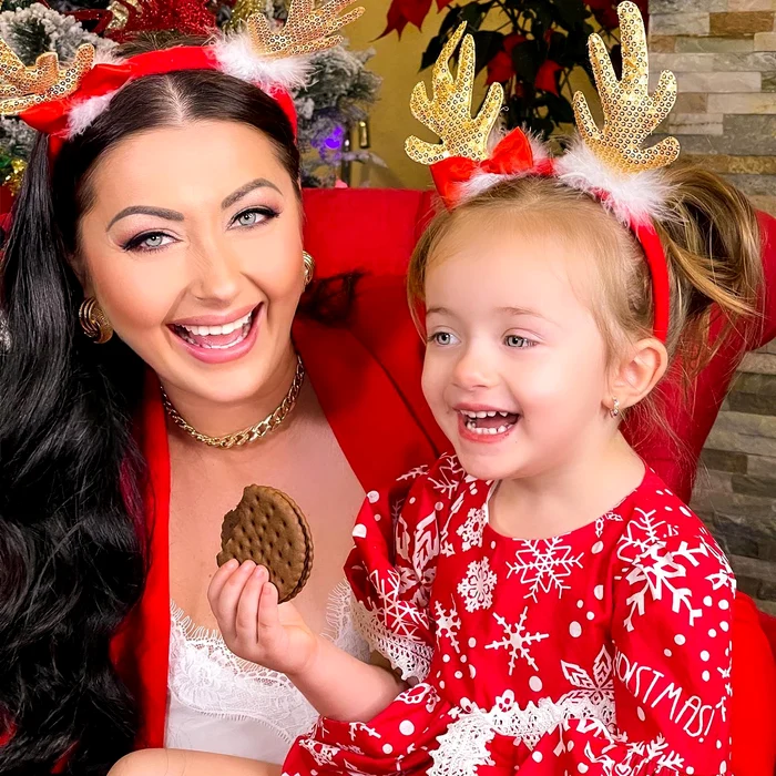 Gabriela Cristea este mândra mămică a două fetițe