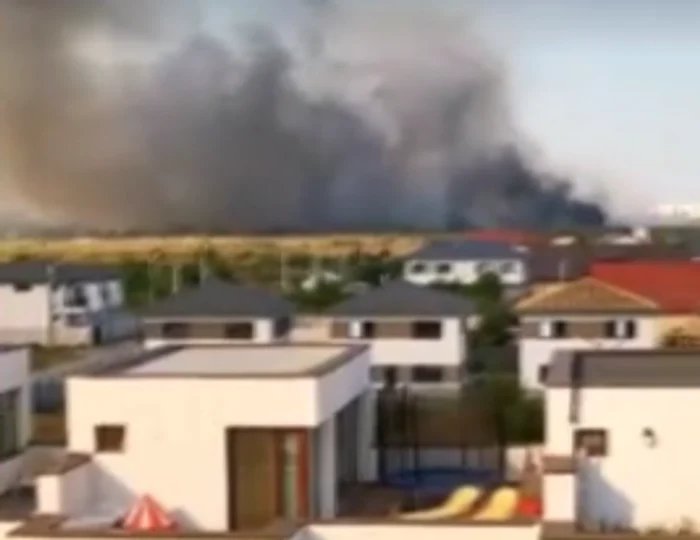 
    Incendiu de vegetație în CapitalăFoto: Captură Video  