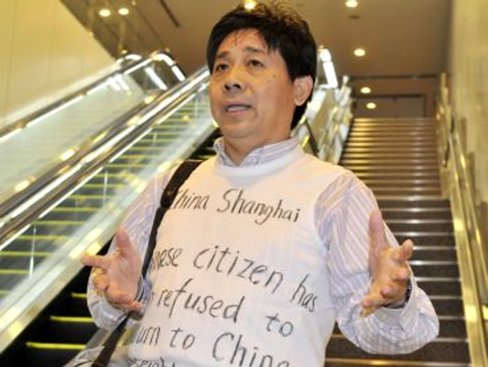 
    Militantul chinez a precizat că şi-a cheltuit toţi banii pe achiziţionarea celor opt bilete de avion pentru Shanghai  
