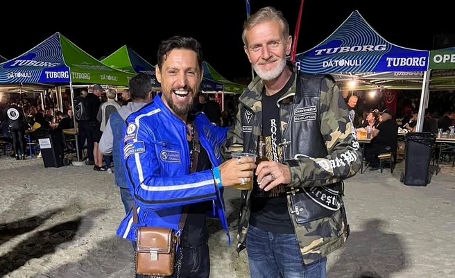 Domnul Dan și Tata Teo  au devenit cei mai  buni prieteni la filmarile  pentru „Survivor” 