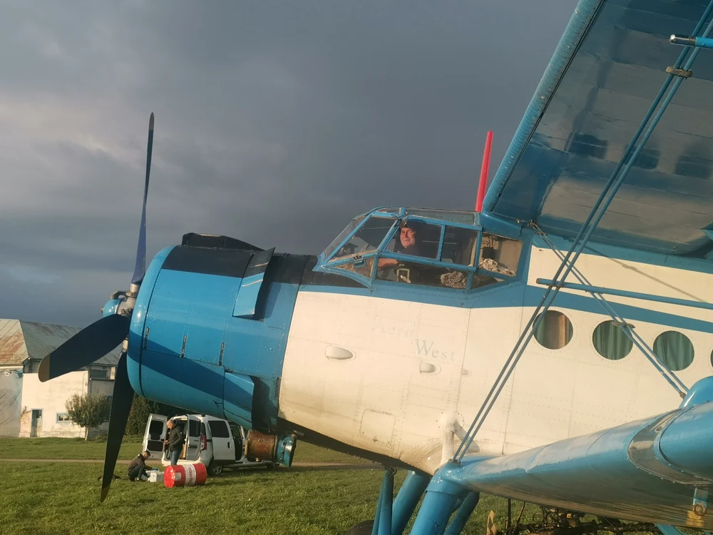 Pilotul se pregătește de zbor FOTO Ștefan Both