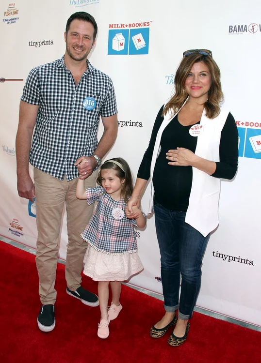 tiffani thiessen sifamilia hepta 2002854 jpeg