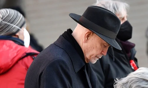 1 john malkovich refuzat la danieli in venetia din cauza certificatului verde serial ripley 1 jpg jpeg