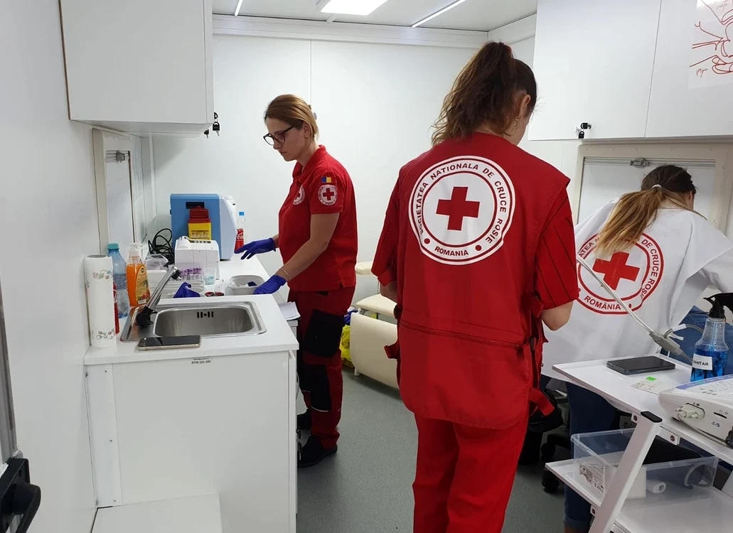 Medicii de la Crucea Roșie îi asistă pe medicii din Gaza în tratarea răniților FOTO Crucea Roșie