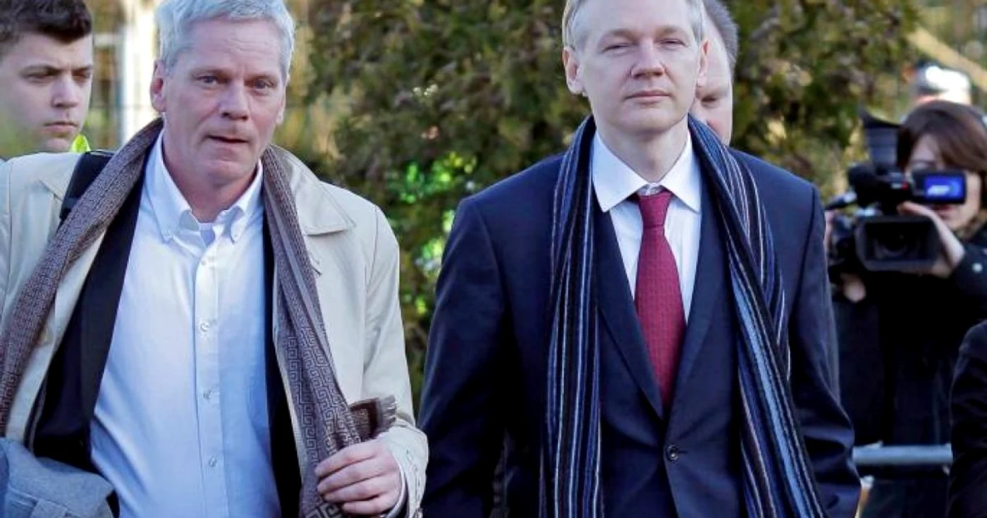 Kristinn Hrafnsson şi Julian Assange